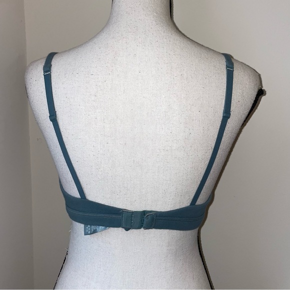 Skims Triangle Bralette - Picture 6 of 8